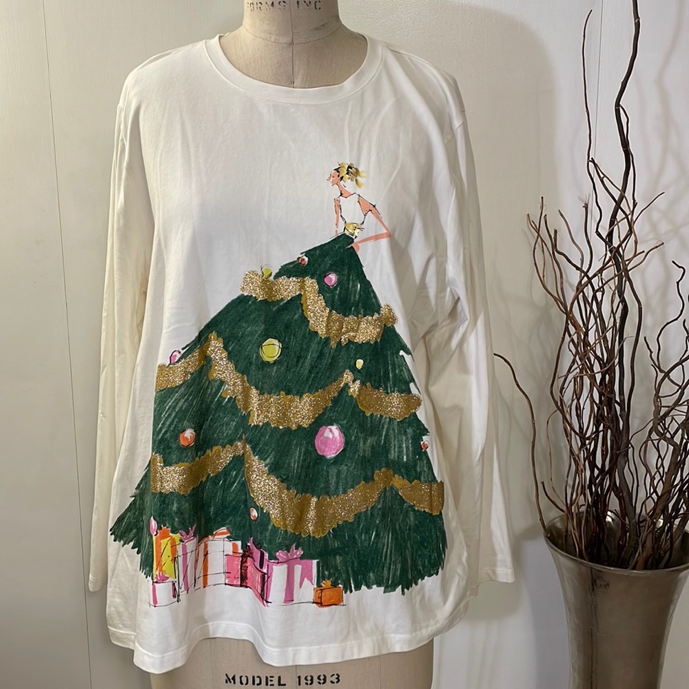 Liz Claiborne long sleeve t-shirt with Christmas tree